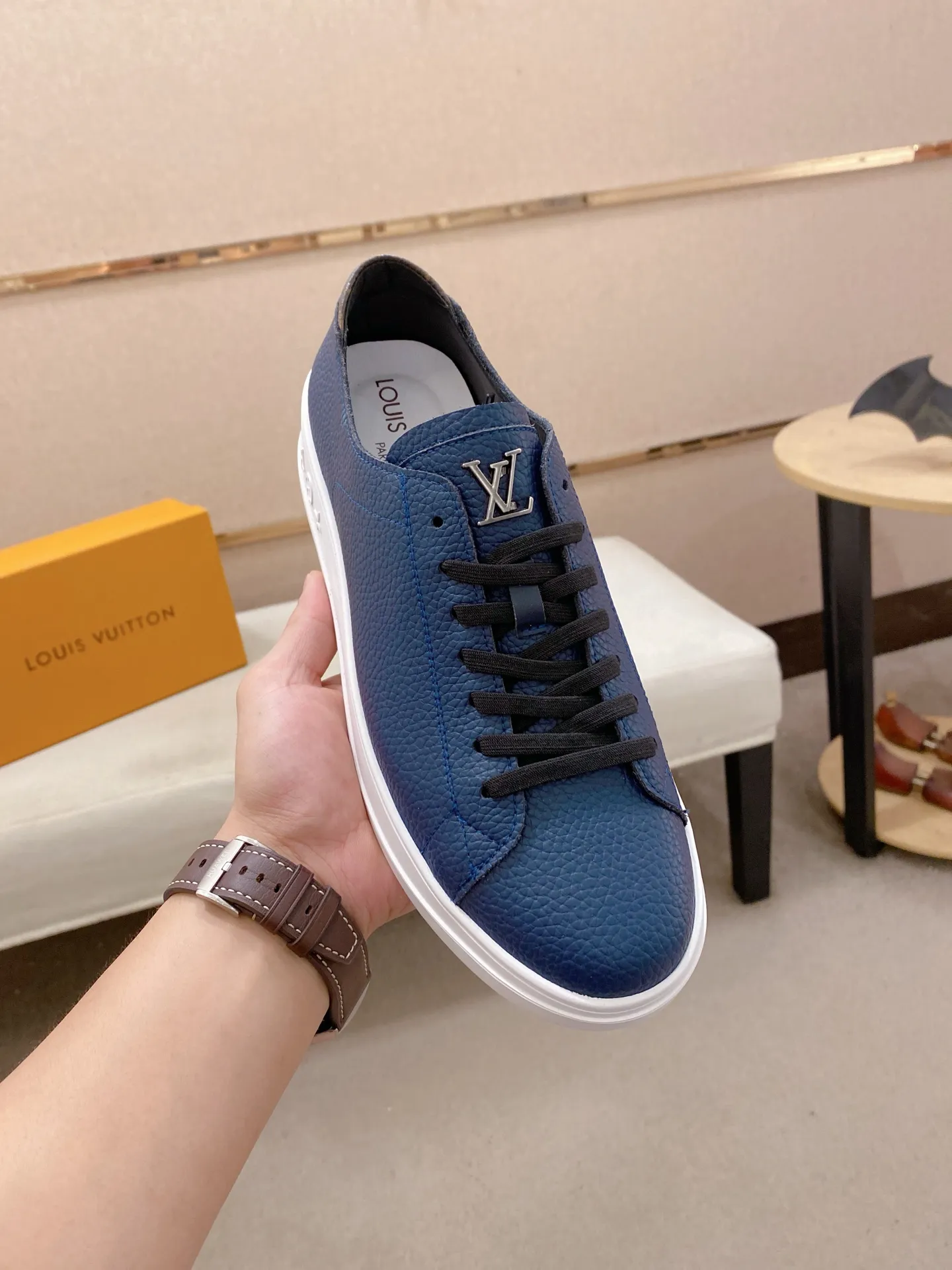 Men's shoes💰 440💰louis vuitton (Louis Vuitton/lv) top 🔍🔍 new models are on sale at the same time at the counter. The upper 🇮🇹 is imported from Italy first-layer cowhide, and the lining is fully imported sheepskin 💪💪, completely 1⃣️ to 1 ⃣️Re-engraved🇮🇹💪💪, ⚠Sole: The original sole is specially provided by the original factory, the exclusive movable molded sole is super comfortable, ⚠The original factory follows the order, 🔍🔍high quality, you can enter and exit the counter at will, welcome to compare⚠. Code number:38-44